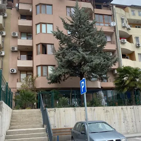 Apartment Djanina 3 *