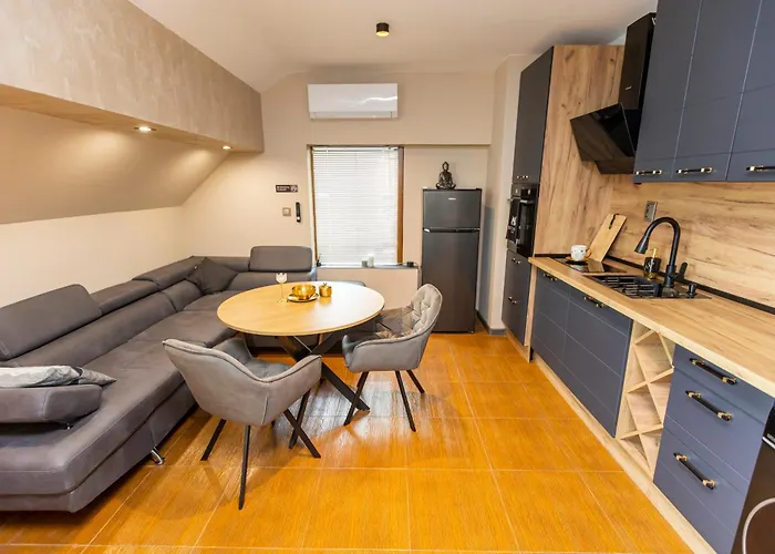 アパート Djanina 3 サンダンスキ