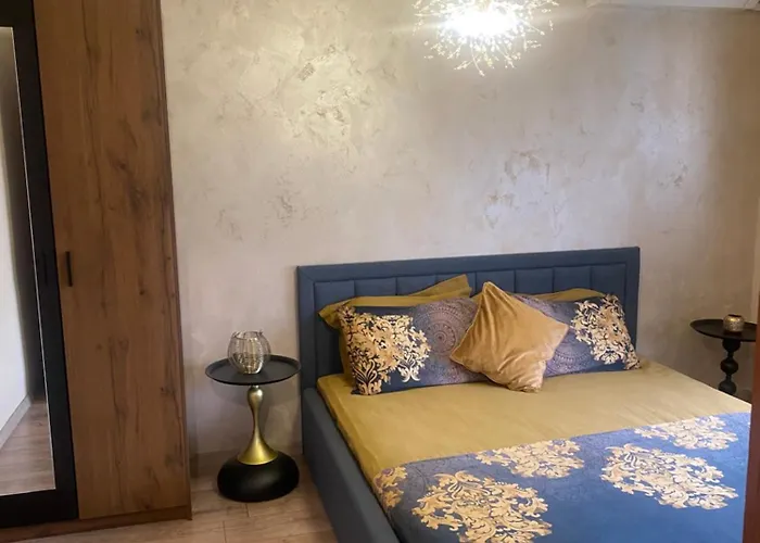 Djanina 3 アパート サンダンスキ